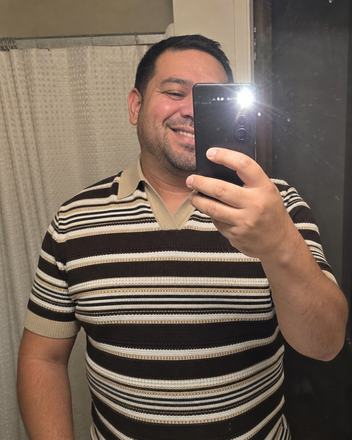A man wearing the Amalfi polo in Espresso